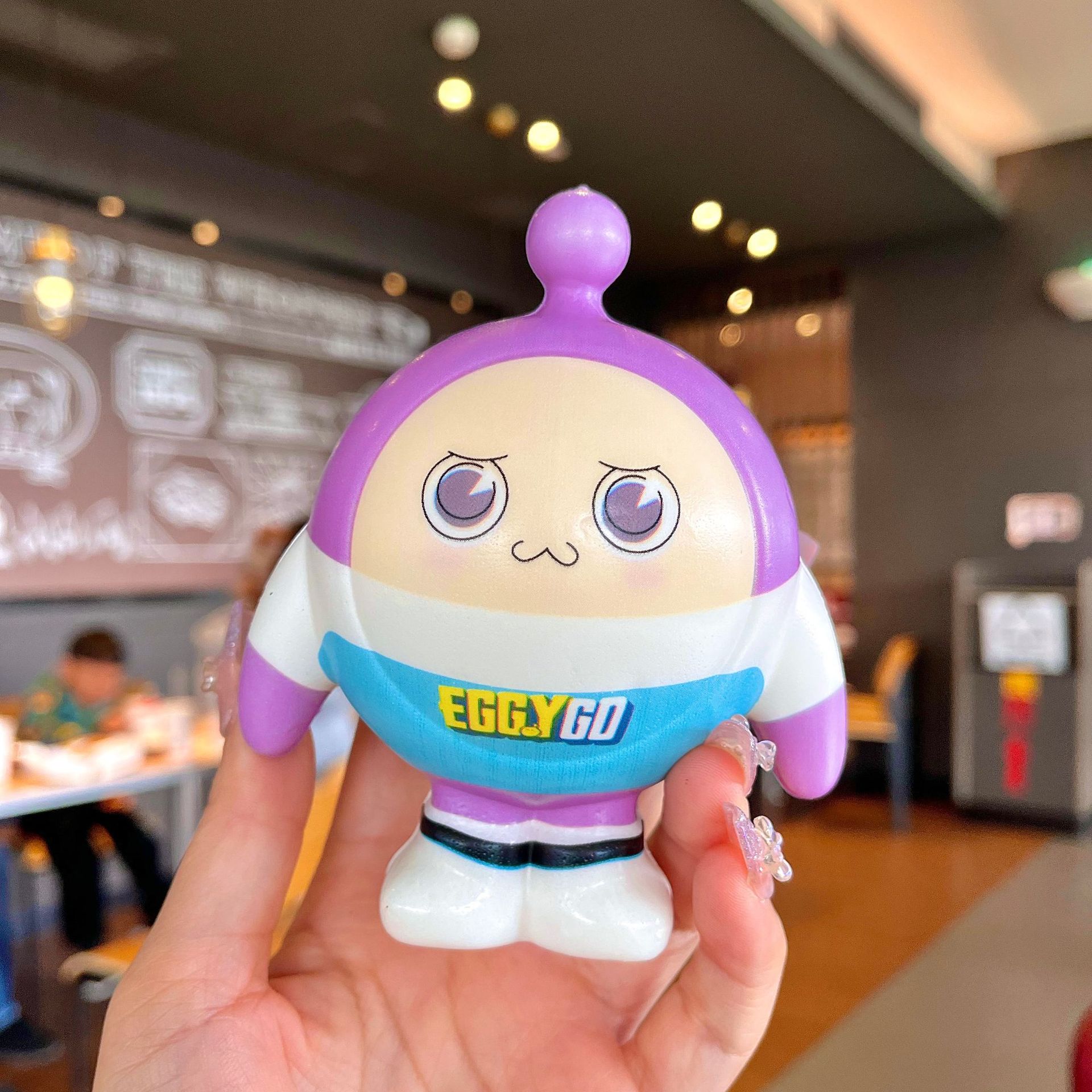 Second generation egg cub [purple egg] standing posture