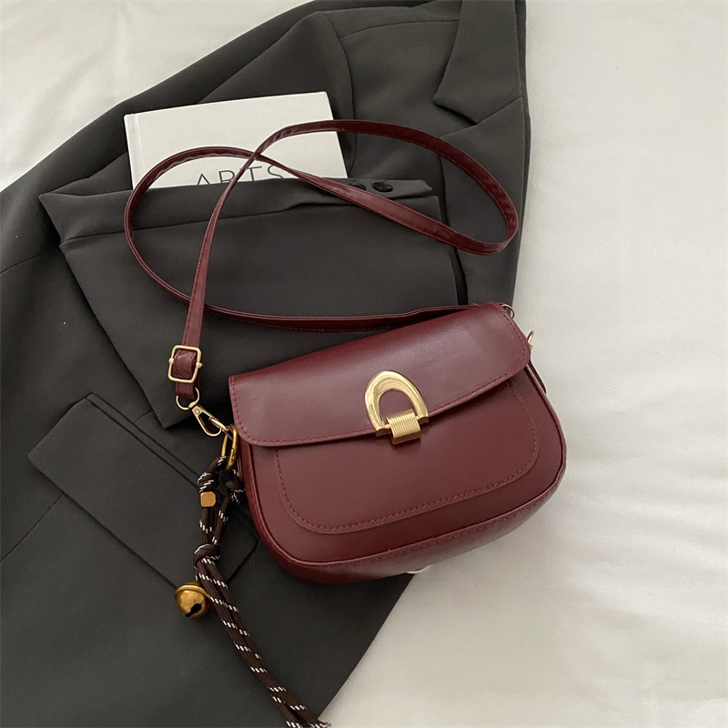 A principios de la primavera de 2025, bolsos de silla de moda casuales coreanos, bolsos de mujer de alta calidad.