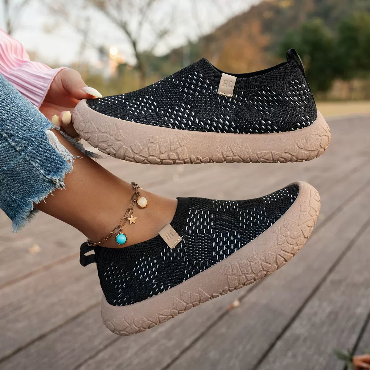 女鞋运动休闲鞋春秋新款百搭厚底增高轻便透气防滑软底舒适健步鞋