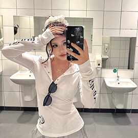 韩系穿搭纽扣设计感连帽长袖t恤女装薄款防晒衫修身辣妹洋气上衣