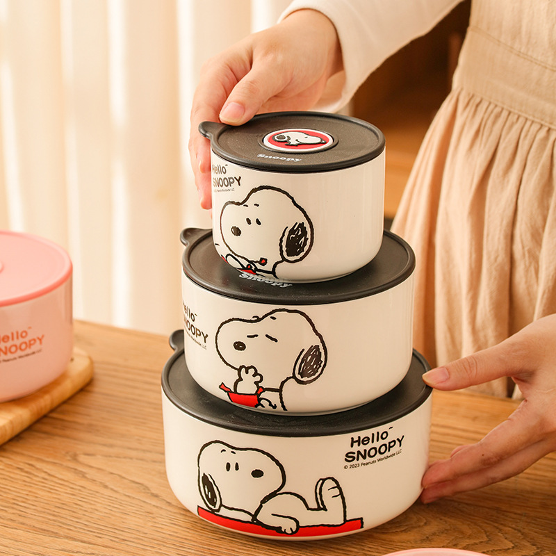 Snoopy genuino tazón de mantenimiento fresco regalo de tres piezas con tapa cerámica de dibujos animados linda caja de regalo de alta gama dos piezas