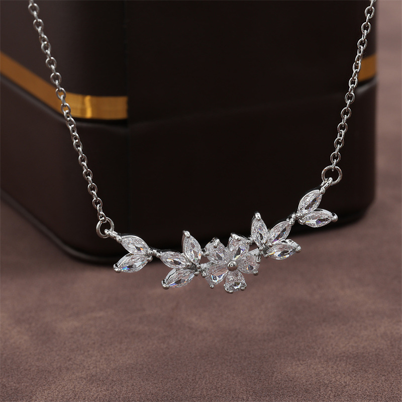 Fashionable design copper pendant with zircon