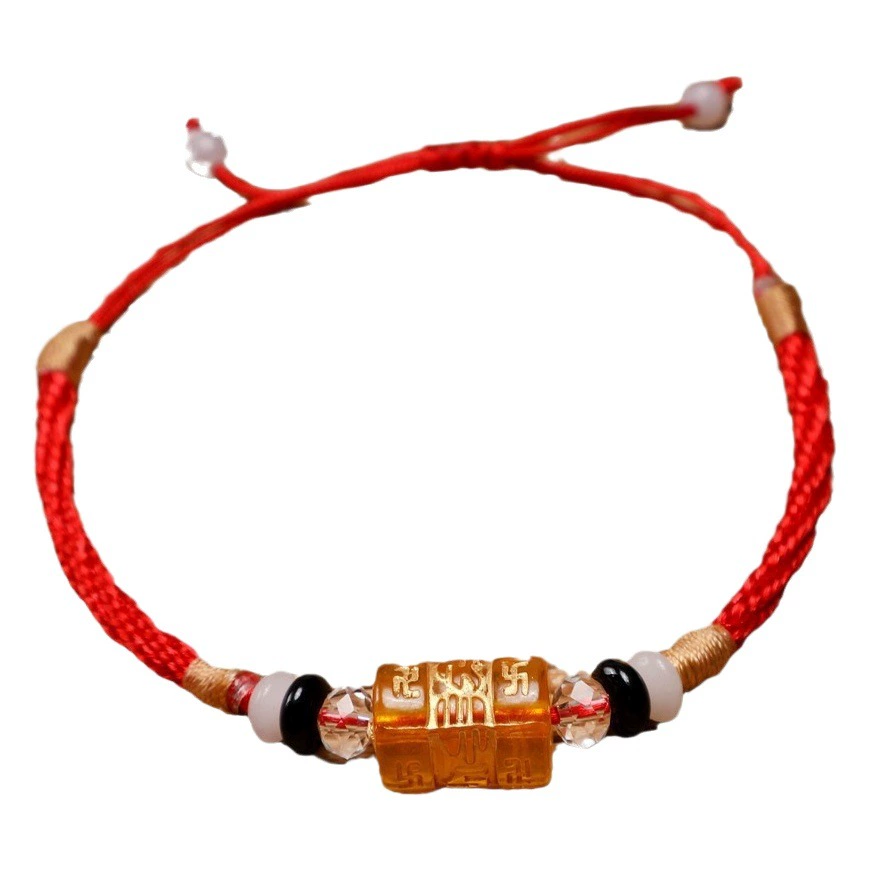 Красный веревочный браслет на год рождения