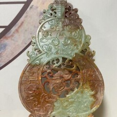 大量の卸売りは古い山の古いマスクの置物をします。