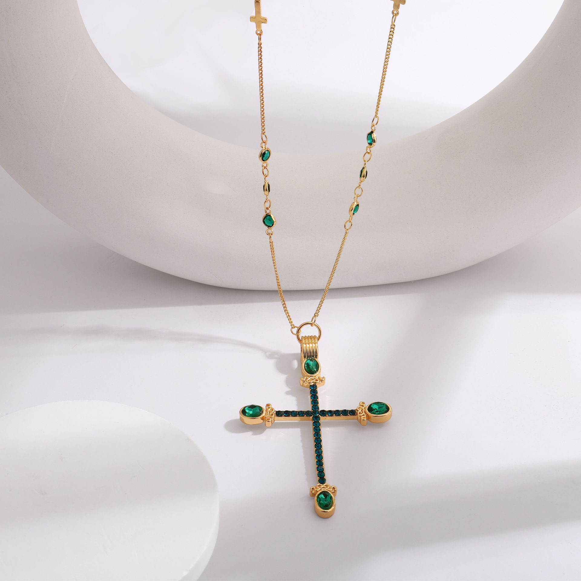 europe-and-the-united-states-cross-border-creative-light-luxury-necklace-cross-necklace-temperament-color-zircon-clavicle-chain-simple-jewelry-women europe-and-the-united-states-cross-border-creative-light-luxury-necklace-cross-necklace-temperament-color-zircon-clavicle-chain-simple-jewelry-women