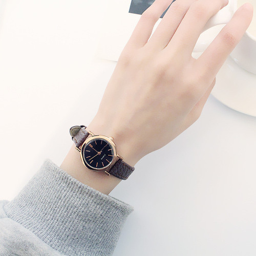 New Korean-style trendy, minimalist, personalized, retro Harajuku-inspired quartz watch with leather strap—perfect for couples of any gender!