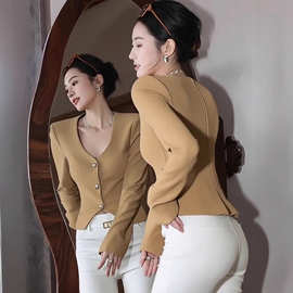 H25113卡其色V领短款小香风外套女新款早秋通勤高级感收腰正肩上