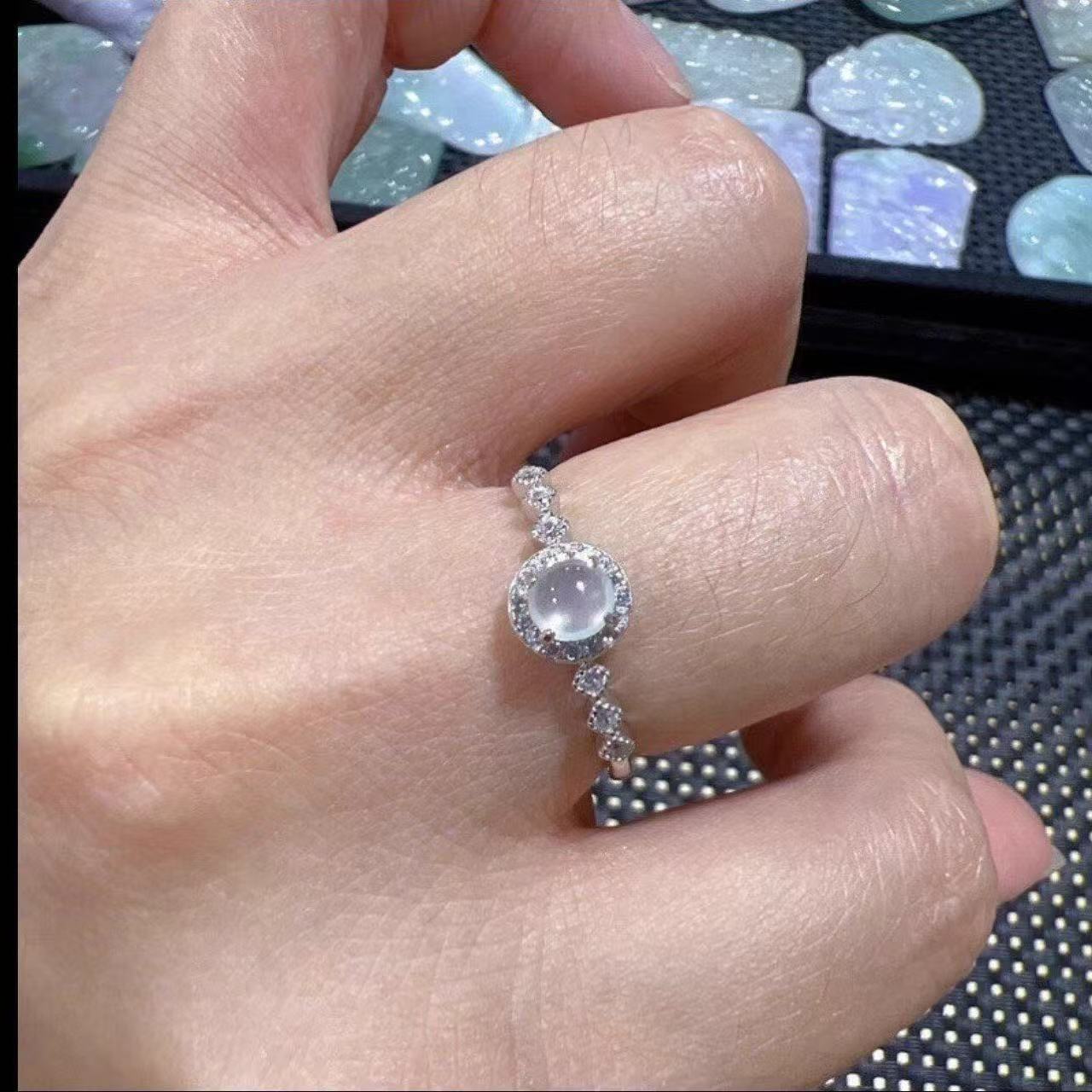 Hochwertiger Chalcedon Ring Mit Eisblumen Und Diamanten_voghion.com