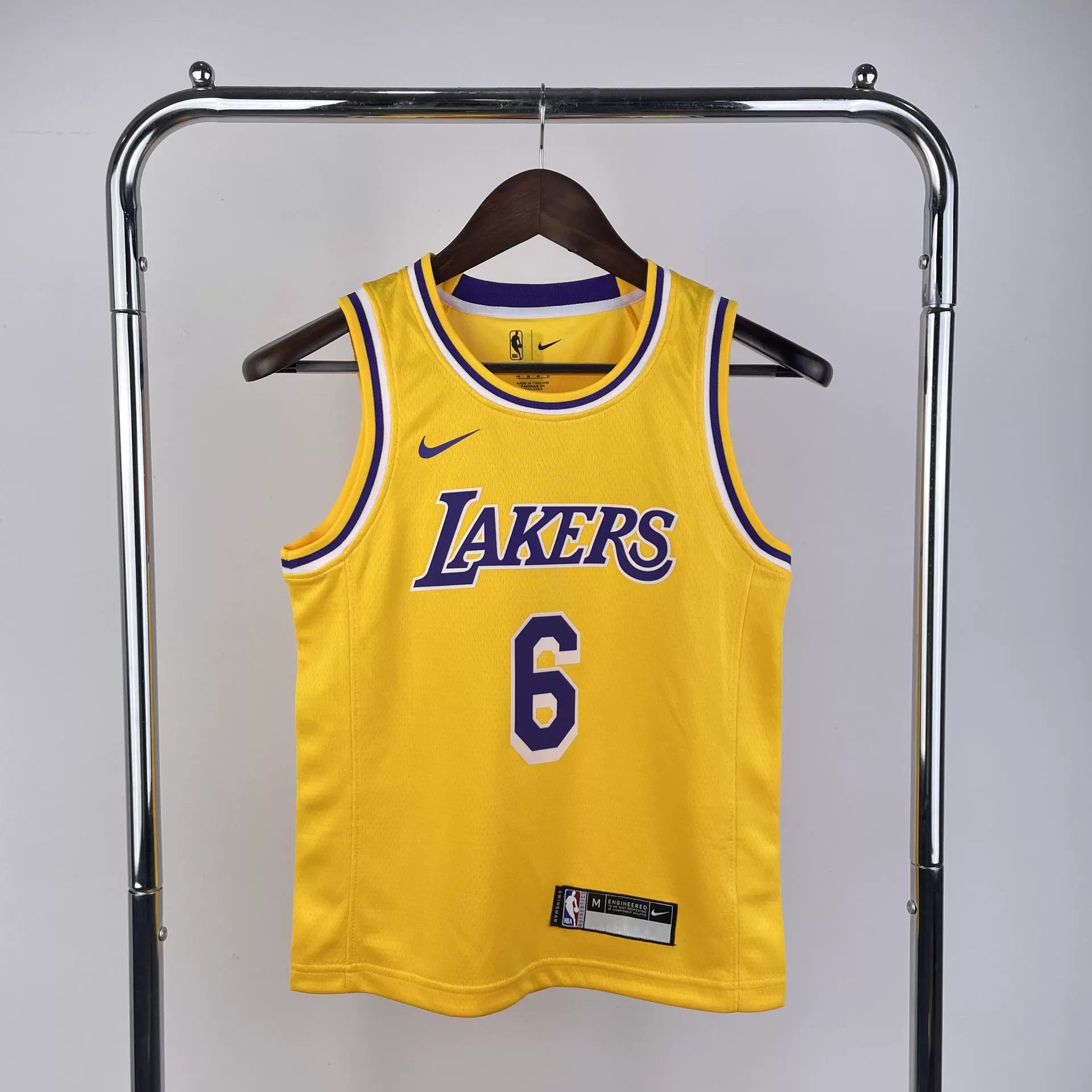 Детская и молодежная одежда. Футболка НБА Lakers Snake Pattern № 77 Дончич № 8 24 Коби № 6 23 Джеймс