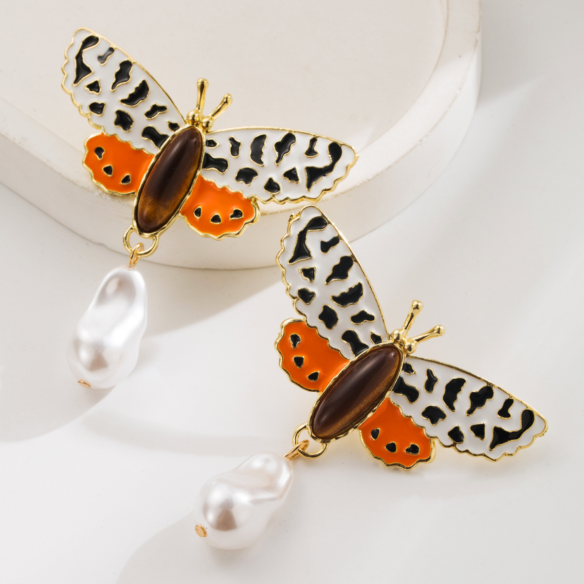 Exaggerated Statement Earrings With Diamonds And Pearls Design_voghion.com