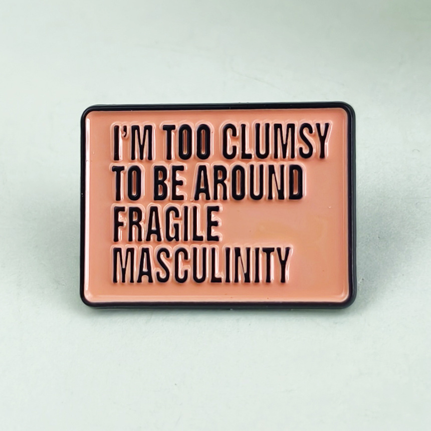 Broche de aleación geométrica creativa Lema de letras en inglés europeo y americano Accesorios de moda Insignia de ropa Pin de cuello Punto transfronterizo