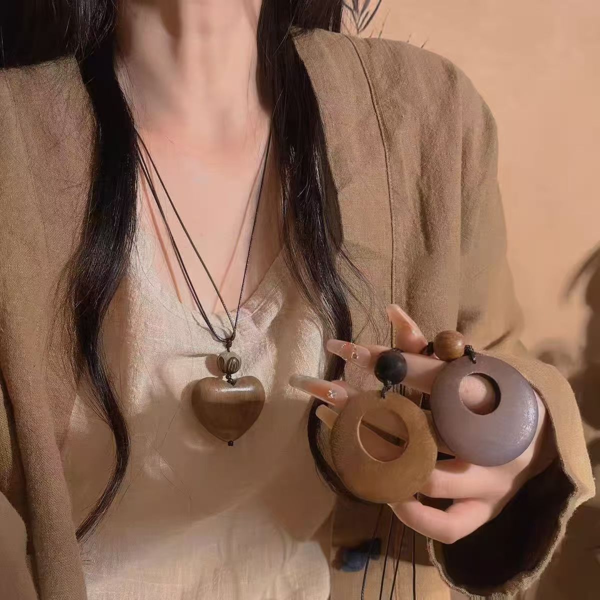 New Chinese Style Heart Long Necklace Autumn and Winter High-End Retro Brown National Style Sweater Chain Women's Black Rope Niche Accessories Men