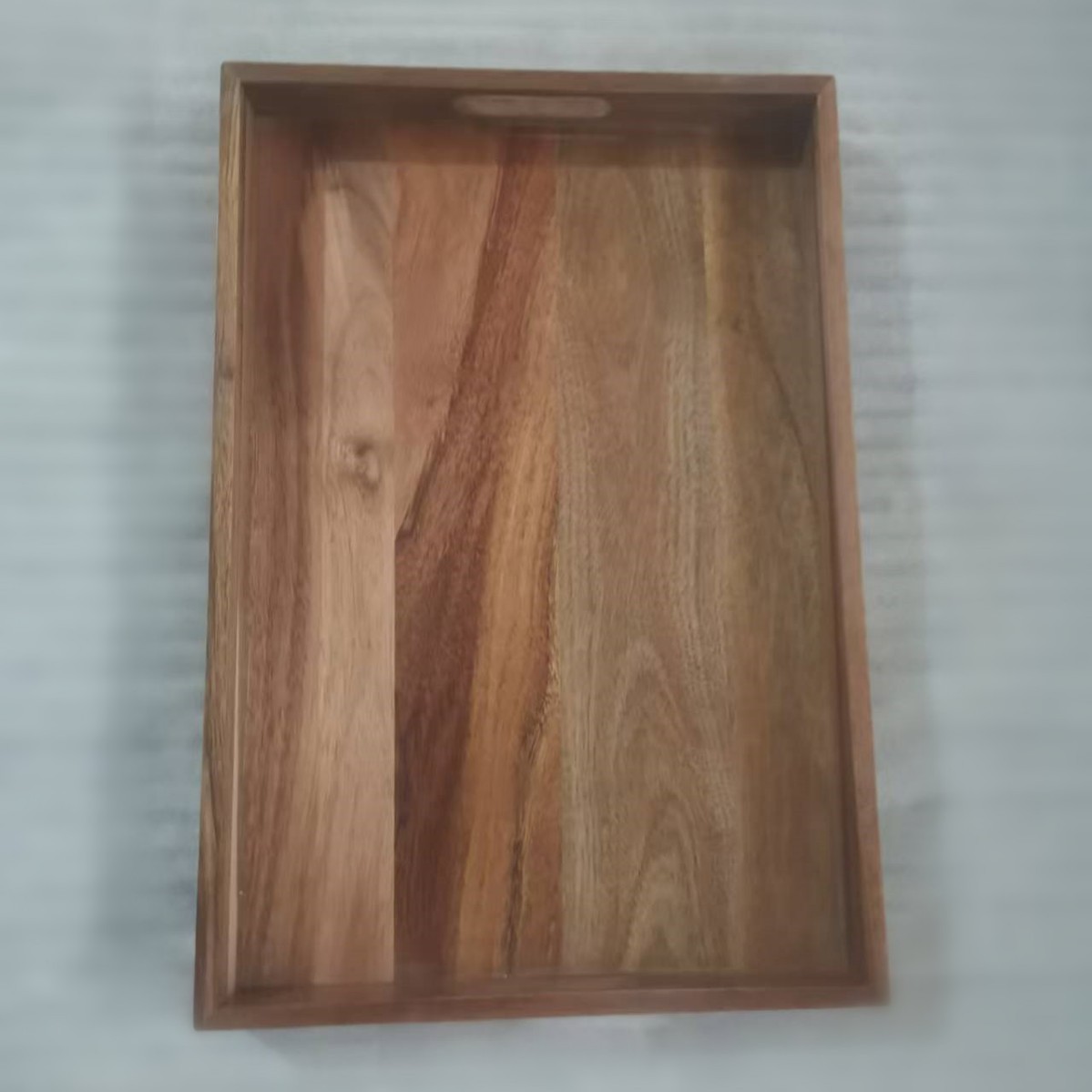 Bandeja de madera de madera, exquisito juego de té de la tarde, bocadillos de frutas, té, fruta seca, plato de refresco