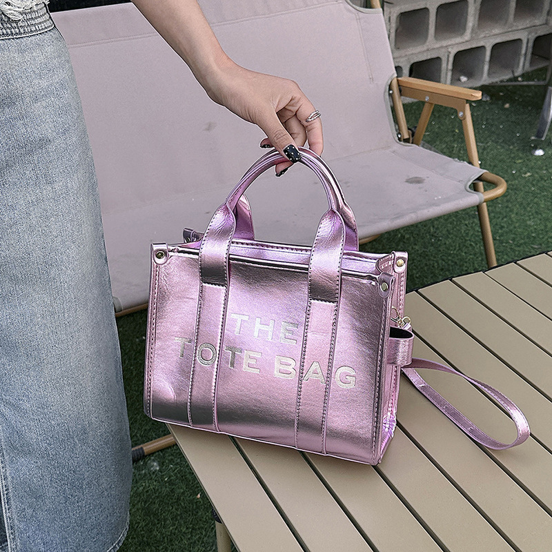 Perla brillante superficie portátil bolsa de mano para las mujeres 2023 nuevo sudeste asiático moda nicho textura hombro mensajero bolsa