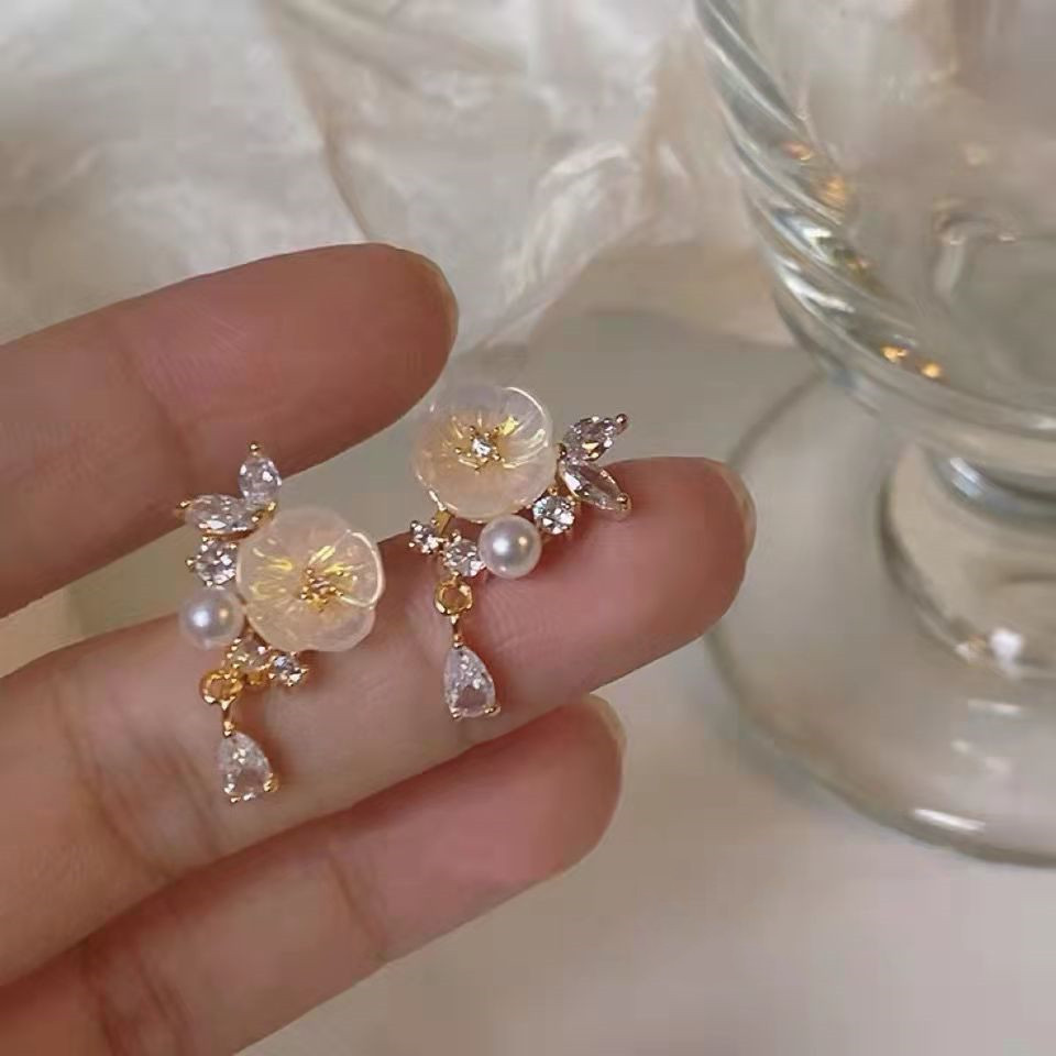 1 Pair Sweet Fruit Flower Plating Inlay Alloy Artificial Pearls Zircon Earrings display picture 2