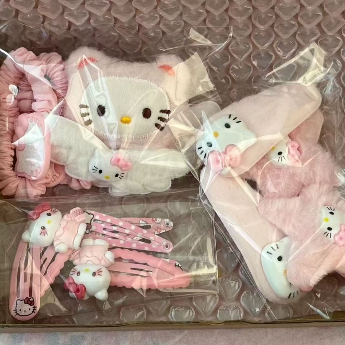 [10 pieces] Winter warm cat hair accessories randomly distributed