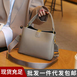 包包斜挎包女2025新款头层牛皮水桶包百搭通勤真皮大容量手提包女