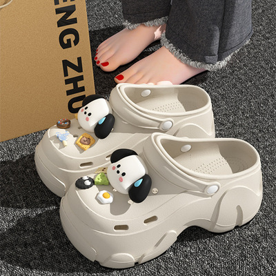 Тапочки в стиле Crocs на платформе, летние босоножки для отдыха, пляжные женские тапочки, женский стиль, увеличивают рост, мягкая подошва, закрытый носок, подходят для носки на улице