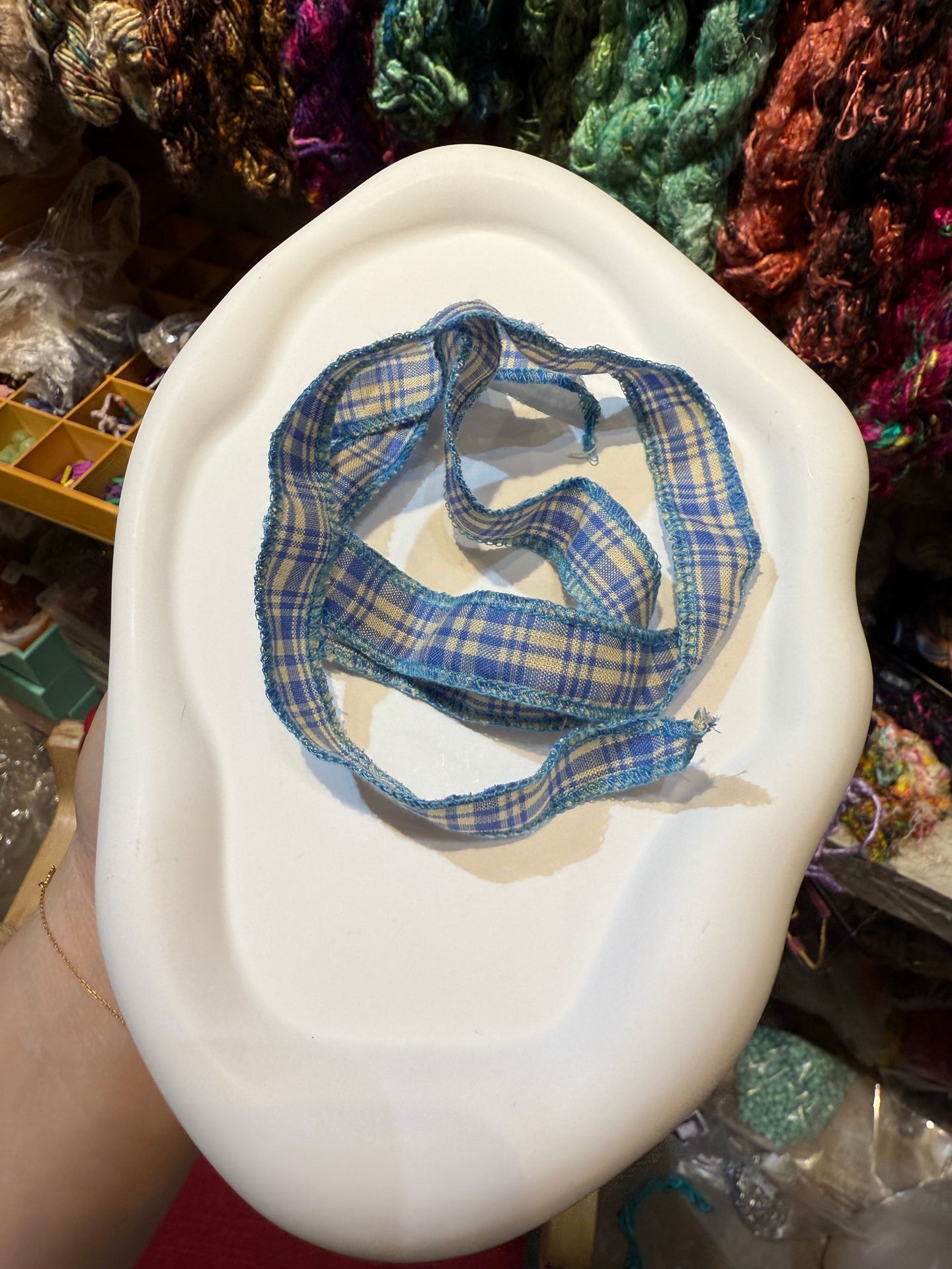 파란색과 흰색 격자