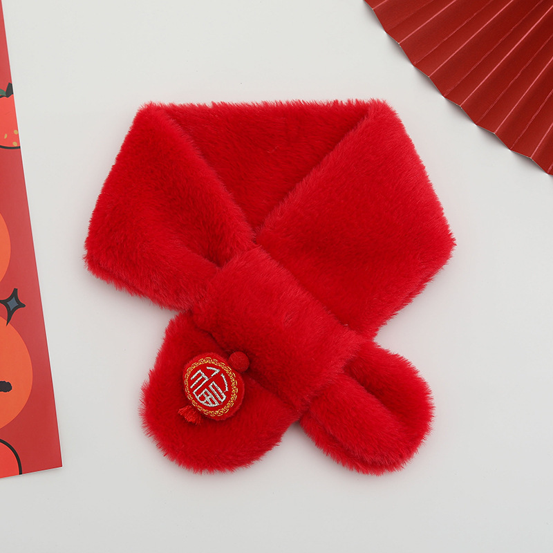 新年の子供のマフラーの中国の赤い大紅はウサギの毛をまねます。|undefined