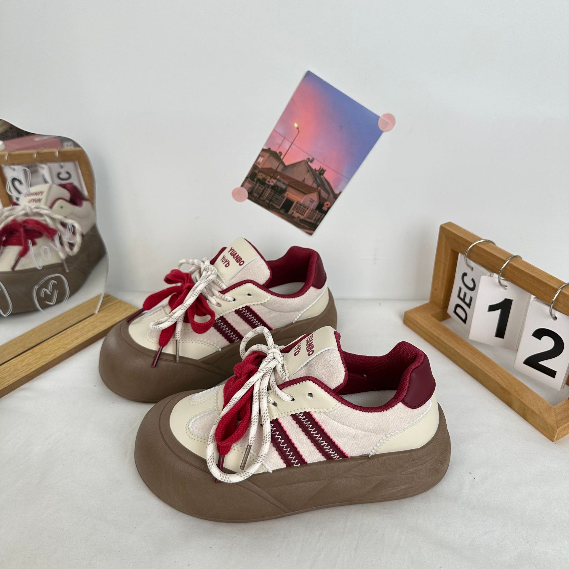 YuanWa2024 zapatos elevados con suela gruesa de otoño nuevos zapatos casuales con faldas de cabeza grande zapatos casuales