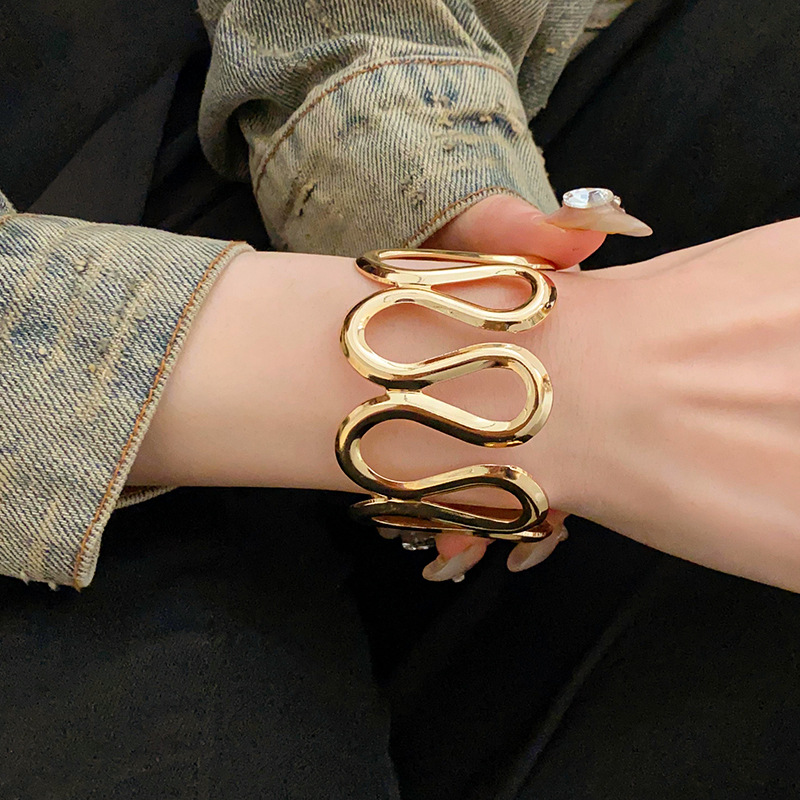 Elegant Exaggerated Geometric Alloy Bangles Wholesale display picture 17