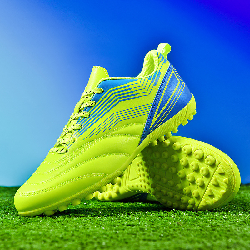 2025 nueva moda transfronteriza zapato de entrenamiento deportivo interior clavos bajos estudiantes fábrica de zapatos de fútbol juvenil