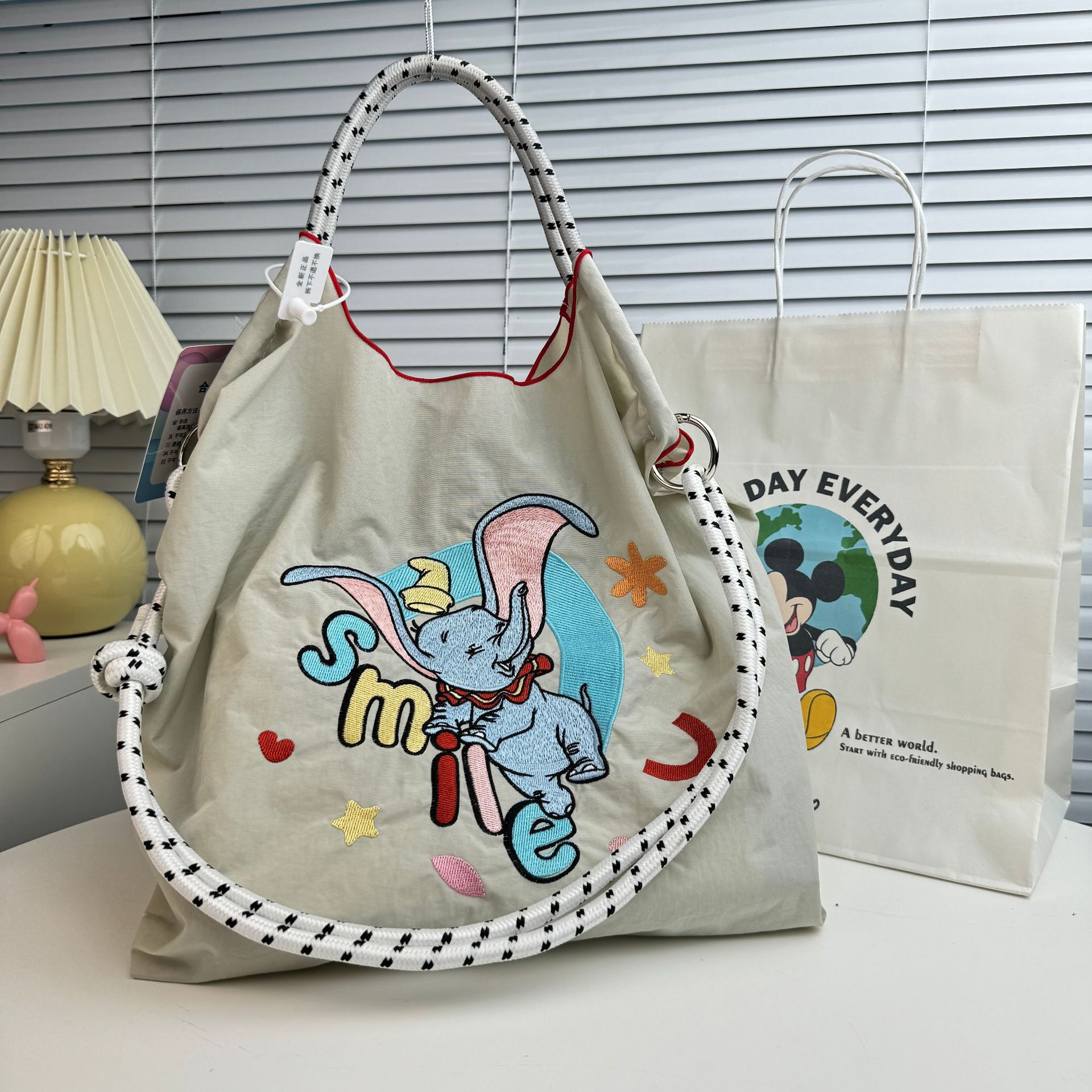 라이트 그레이 덤보