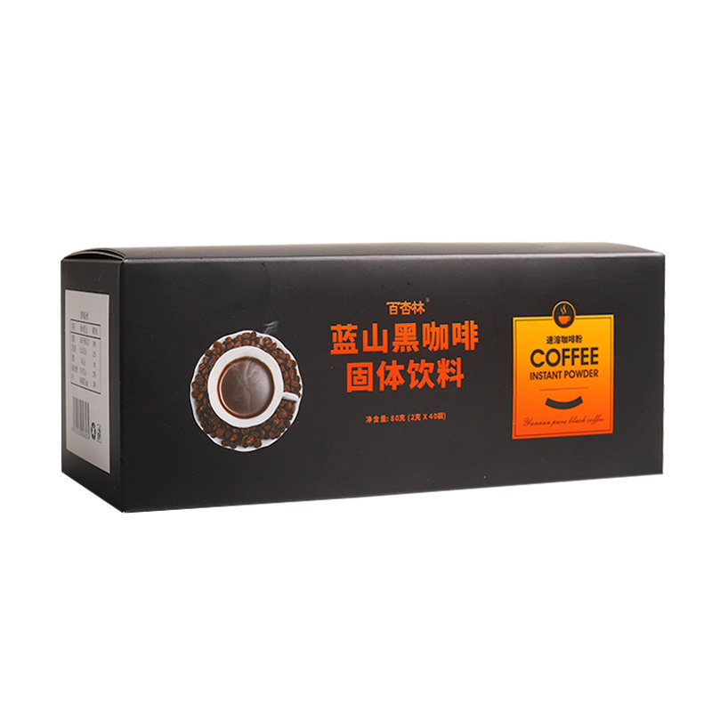 青い山の黒いコーヒーの震える音は商品を持っています。|undefined