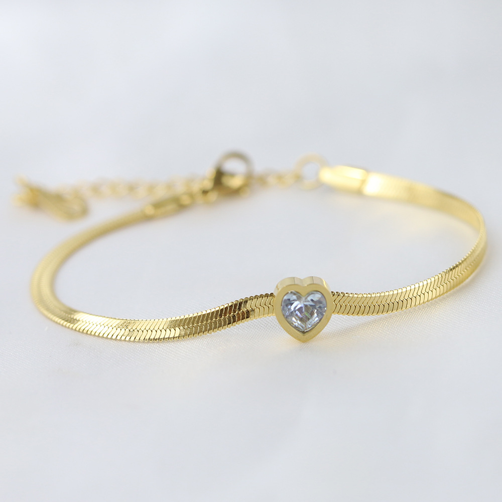 Simple Style Heart Shape Titanium Steel Gold Plated Artificial Rhinestones Gold Plated Bracelets display picture 2