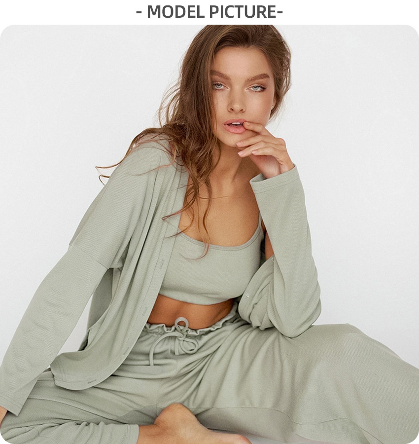 Dam pyjamaset i ribbstickat material ventilerande hemmabruk_voghion.com