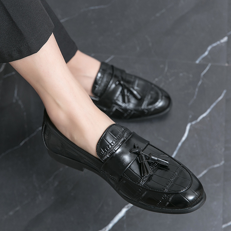 Hombres de tamaño grande con bordas en relieve zapatos de cuero de comercio exterior de tamaño 46 zapatos de hombre 2024 primavera y otoño británicos zapatos de cuero de punta image 3