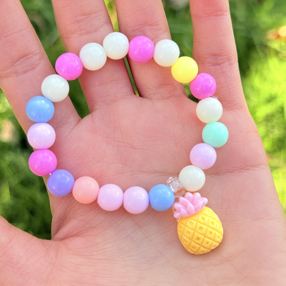 Pulseras infantiles coloridas con cuentas y varios colgantes de dibujos animados, accesorios de alta calidad y exquisitos para niñas, regalos de cumpleaños, productos al por mayor.