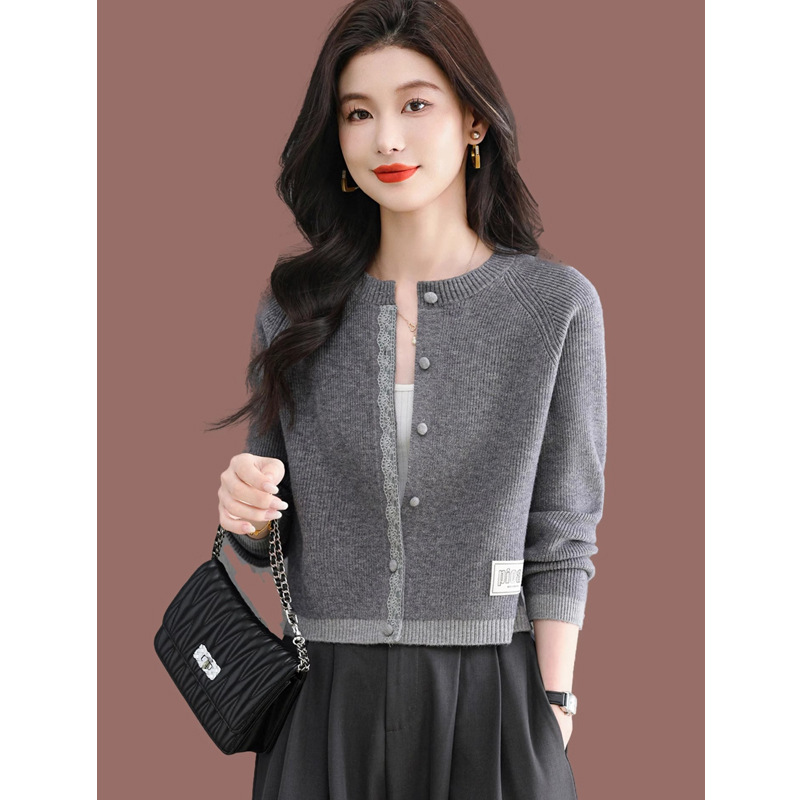 New autumn/winter fashion style short loose knit cardigan sweater for petite women, high-waisted and stylish when paired with a coat.