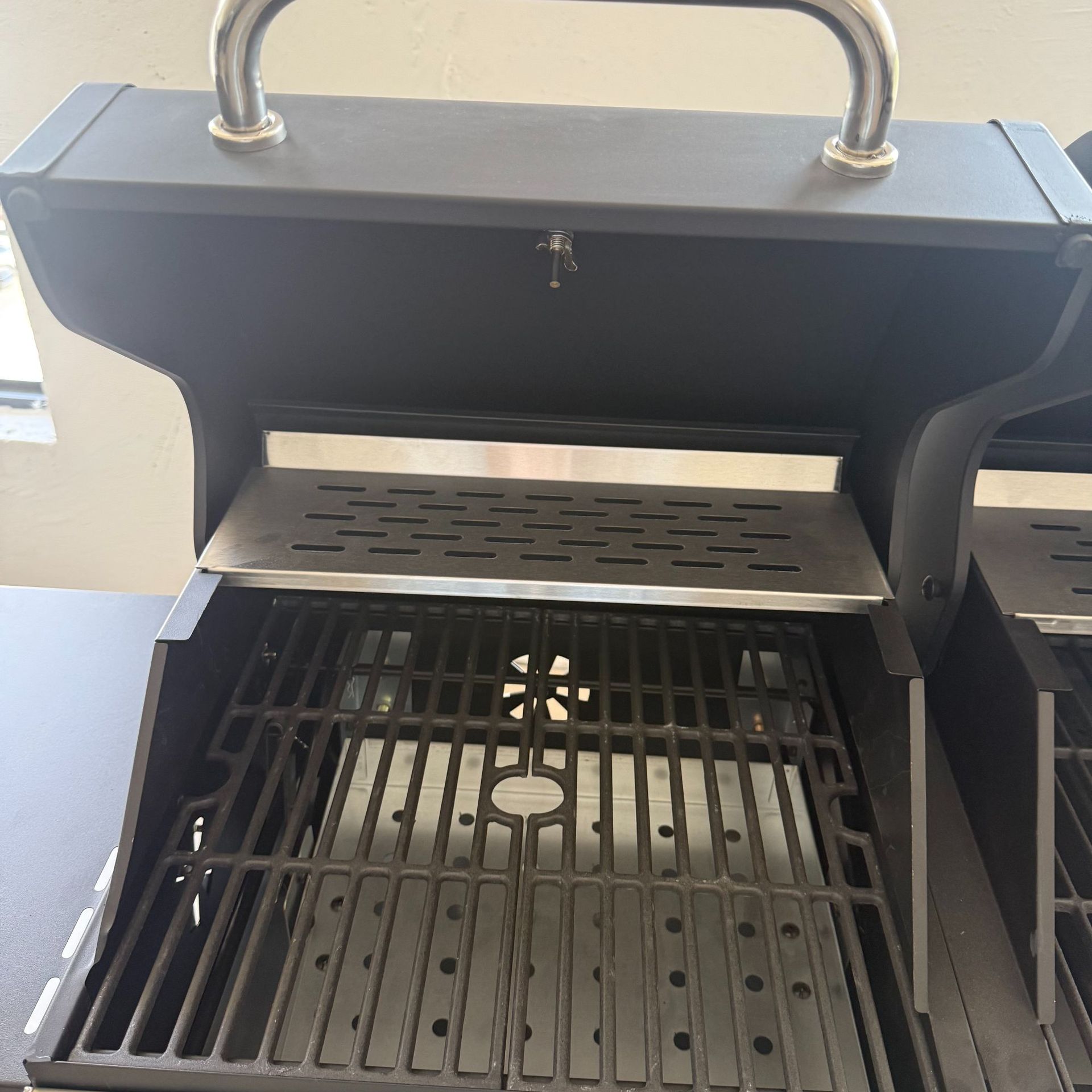 Nueva parrilla de barbacoa de venta al por mayor de acero inoxidable del fabricante, parrilla portátil para acampar en el campo, parrilla de barbacoa de encimera empotrada