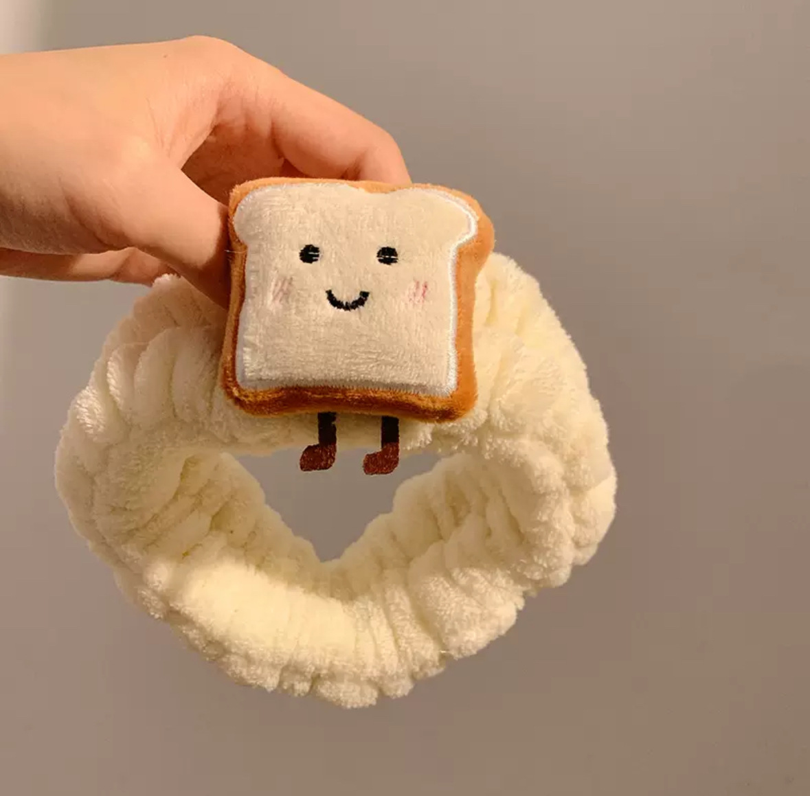 Резинка для волос с тостом