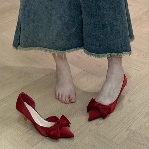 Bow tie hollow single-layer shoes bride toast show he shoes French wedding shoes pointed red high heels women's new style
