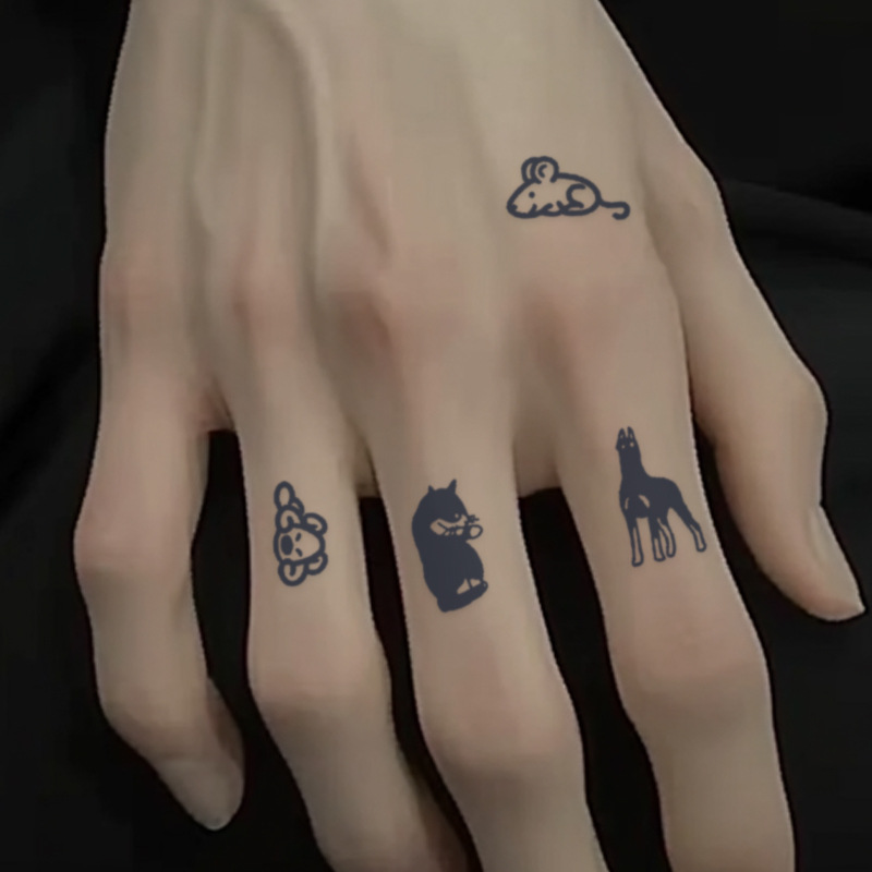 草本ジュースのタトゥーは小さな模様の半永久的な男性防水汗を防ぎ、指の小さな高級感のあるシールを反射しない