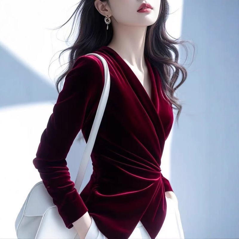 This year's popular French-style light luxury unique beautiful inner top high-end feeling Christmas and New Year red velvet shirt for women