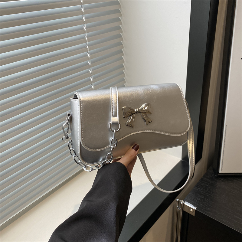 Bolso pequeño con lazo popular de este año para mujer 2024 nuevo estilo estilo occidental primavera y verano mini bolso cuadrado cadena bandolera