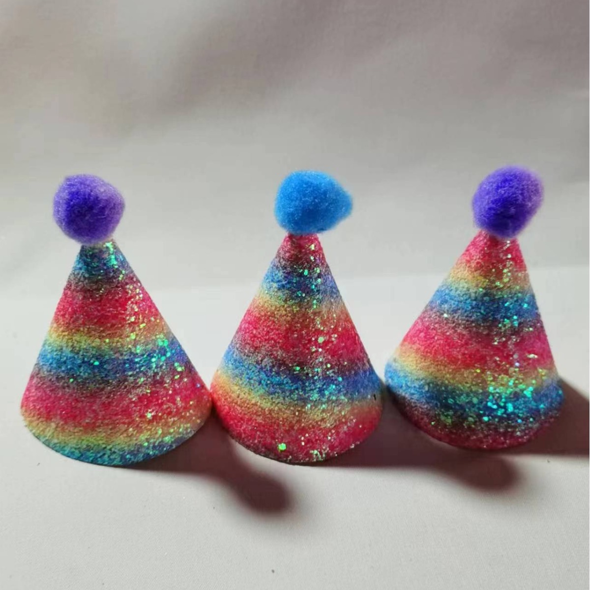 Fabricantes en línea al por mayor bebés cumpleaños adultos cumpleaños sombreros de polvo de oro pastel sombreros decorativos