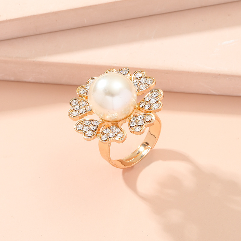 Fashion Creative Simple Diamond Pearl Clover Flower Alloy Ring display picture 2