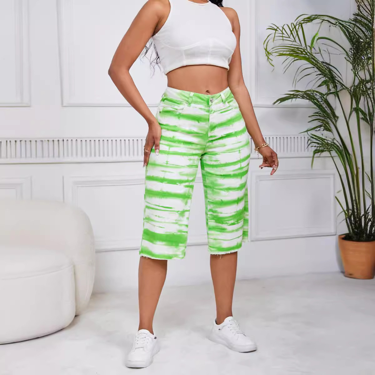 Pantalones capri vaqueros tie-dye de cintura media estilo europeo y americano para mujer, estilo casual adelgazante con borde deshilachado para el verano 2026, en stock para entrega rápida. image 5