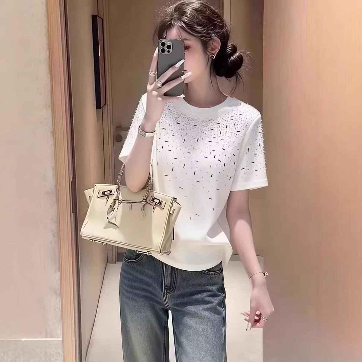 Áo thun nữ cổ tròn tay ngắn rộng thùng thình, đính đá lấp lánh — đen chi tiết 5