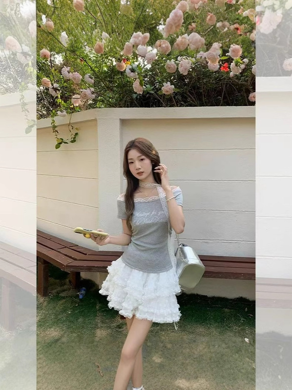 甘くてスパイシーなワンショルダーレーススプライシング半袖Tシャツ女性用2025夏グレーレタープリントスリムトップイン|undefined