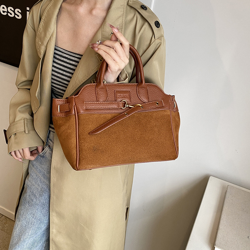 2024 otoño e invierno nuevo estilo retro todo-fósforo gamuza esmerilada hebilla de cinturón bolso de hombro de mano bolso de axila bolso de papel