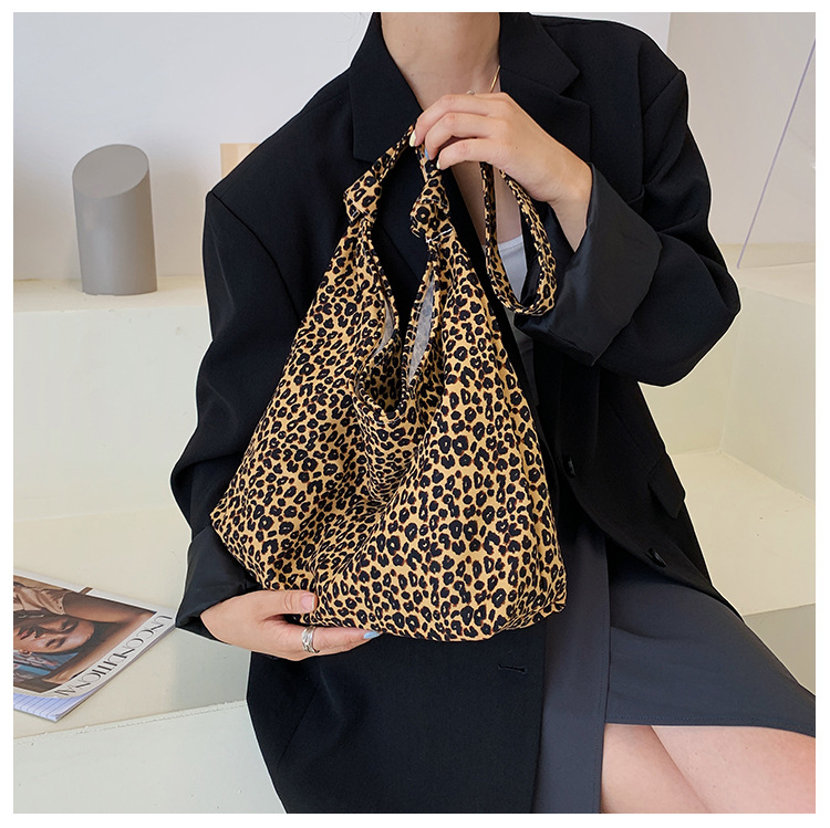2024 new small leopard print shoulder shopping fashion canvas women's handbag stylish armpit bag_voghion.com