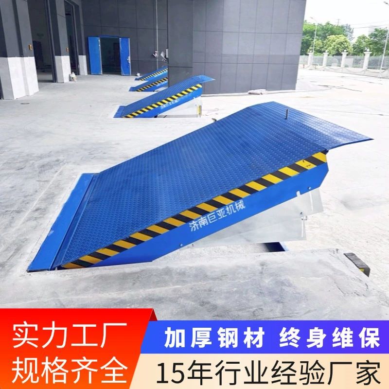 Электрическая стационарная пандусная платформа для погрузки и разгрузки грузов на платформе, специально для логистических парков в зонах таможенного контроля.