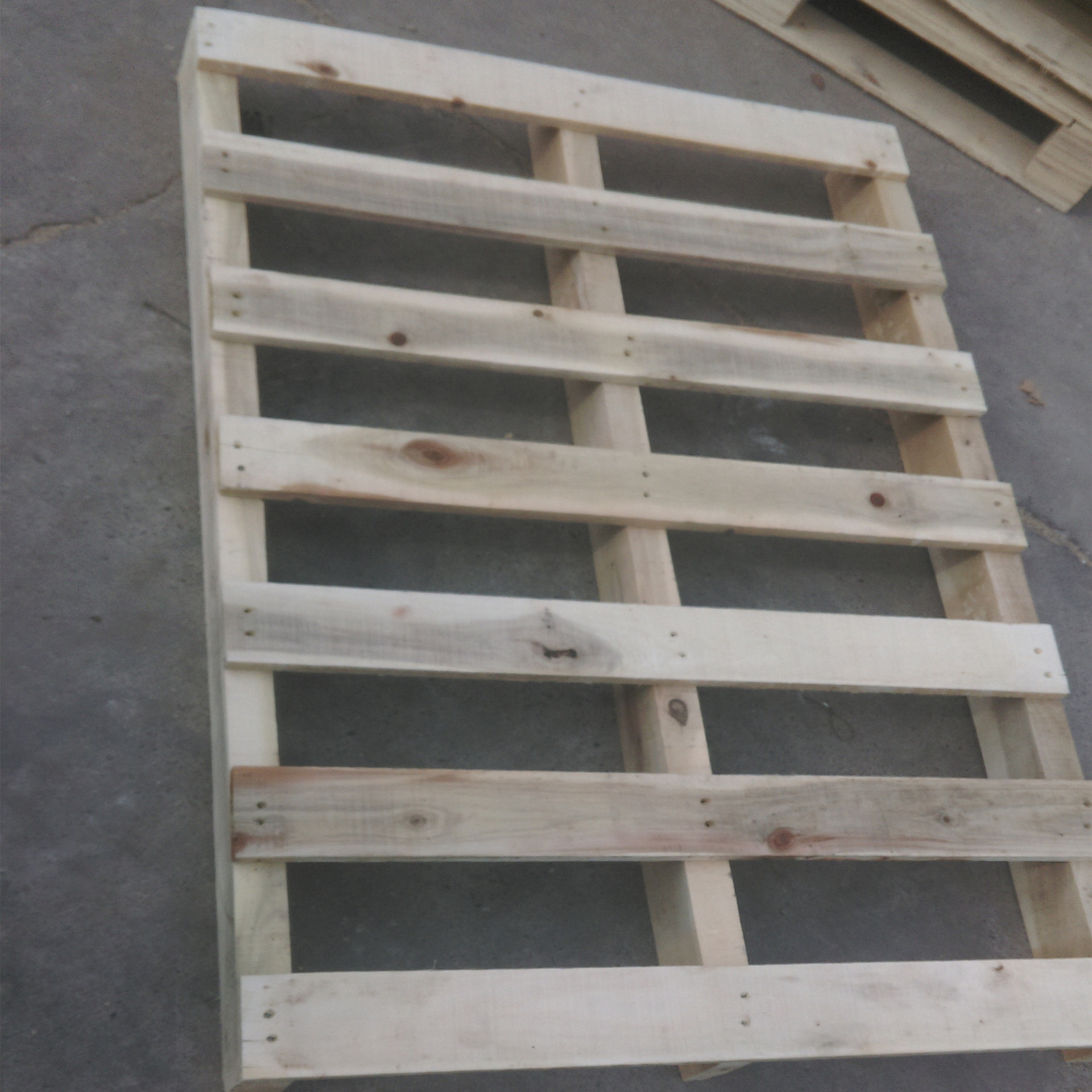 销售杨木木托盘、木拍子，松木、杨木两面进叉托盘 欢迎来电咨询