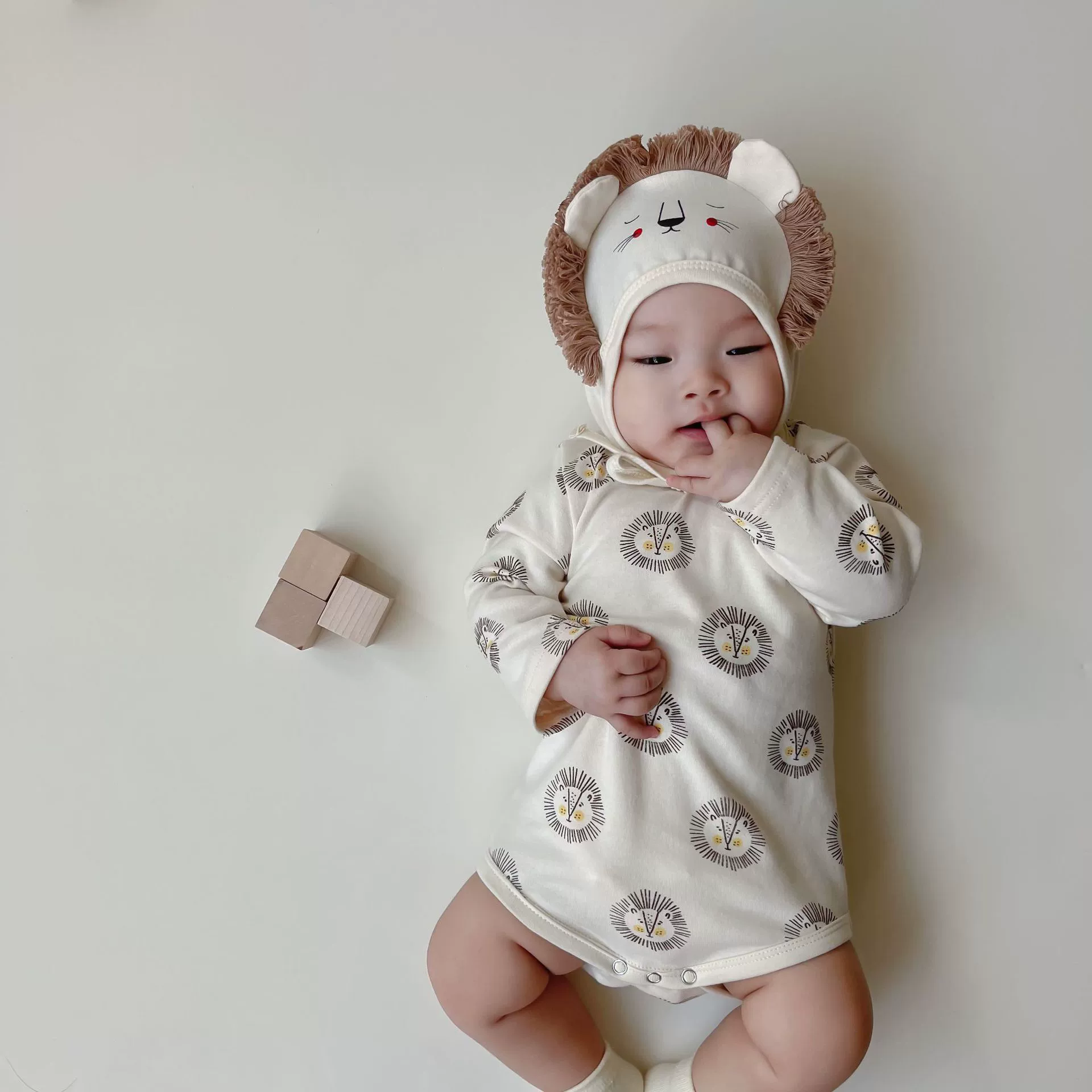 2024 осенняя корейская версия милого льва, чтобы сделать одеяльник Rins ветер детский комбинезон для детей